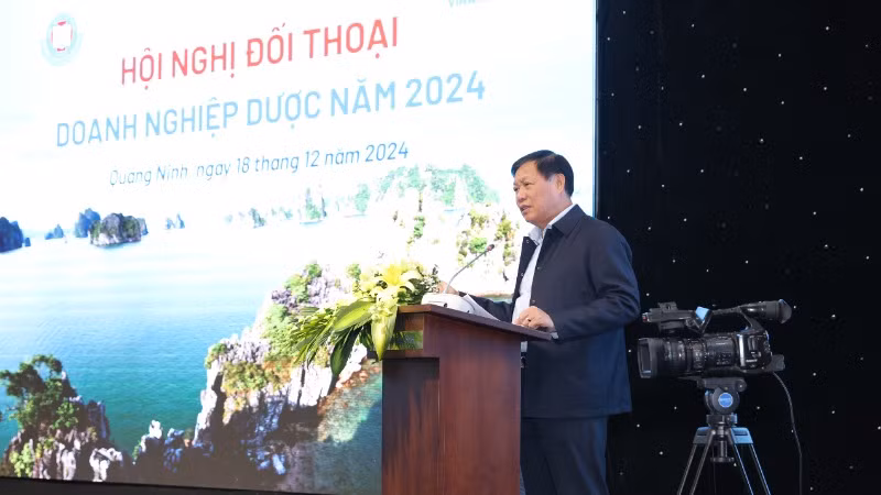 Thứ trưởng Y tế Đỗ Xuân Tuyên phát biểu ý kiến tại Hội nghị.