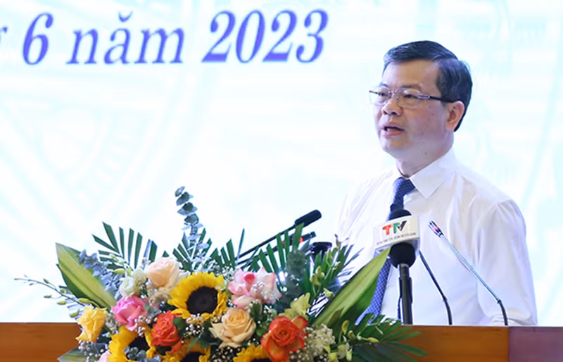 Chủ tịch Ủy ban nhân dân tỉnh Tuyên Quang Nguyễn Văn Sơn phát biểu tại buổi gặp mặt, tuyên dương.