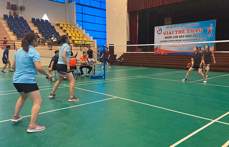 Nội dung thi đấu môn cầu lông đôi nữ.