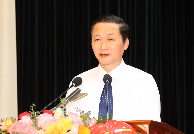 Chủ tịch Ủy ban nhân dân tỉnh Thanh Hóa Đỗ Minh Tuấn phát biểu tại hội nghị.