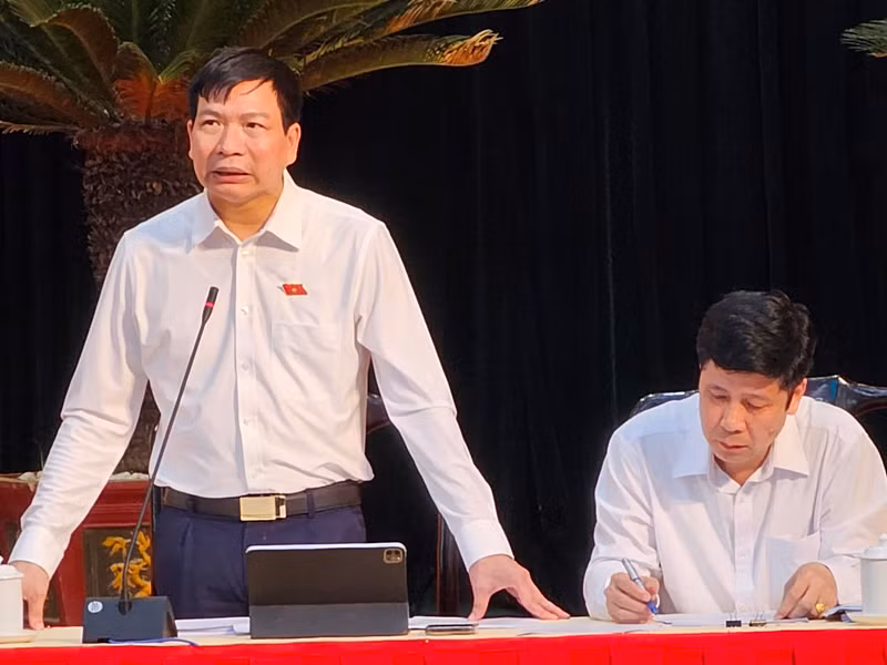 Lãnh đạo Sở Giáo dục và Đào tạo Thanh Hóa báo cáo, giải trình tại phiên chất vấn. Lãnh đạo Sở Giáo dục và Đào tạo Thanh Hóa báo cáo, giải trình tại phiên chất vấn.