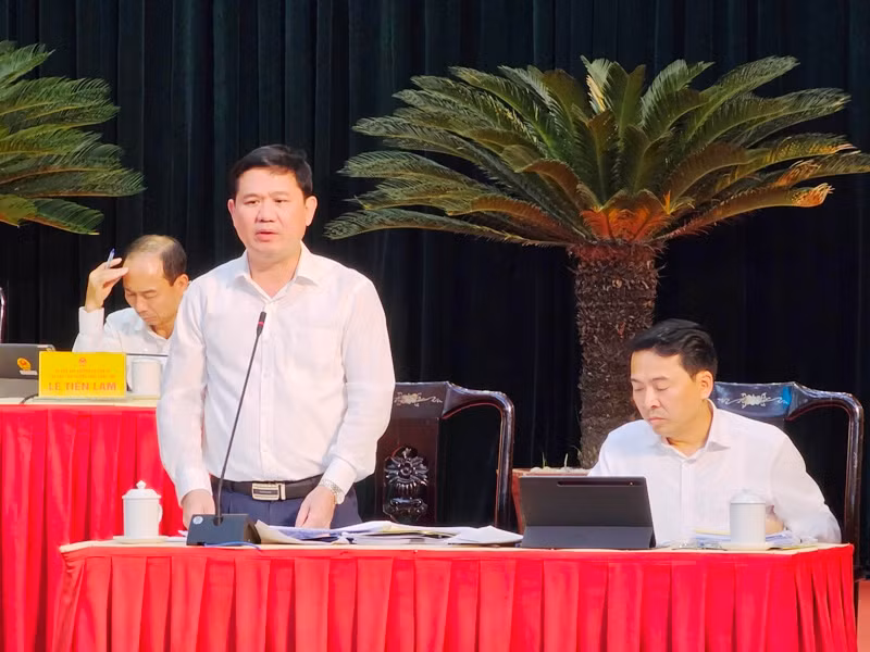 Lãnh đạo Sở Tài nguyên và Môi trường tỉnh Thanh Hóa giải trình, trả lời chất vấn của Hội đồng nhân dân tỉnh.