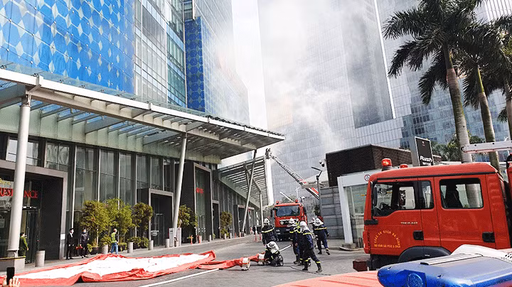 Diễn tập phòng cháy, chữa cháy. Ảnh: NGUYỆT ANH