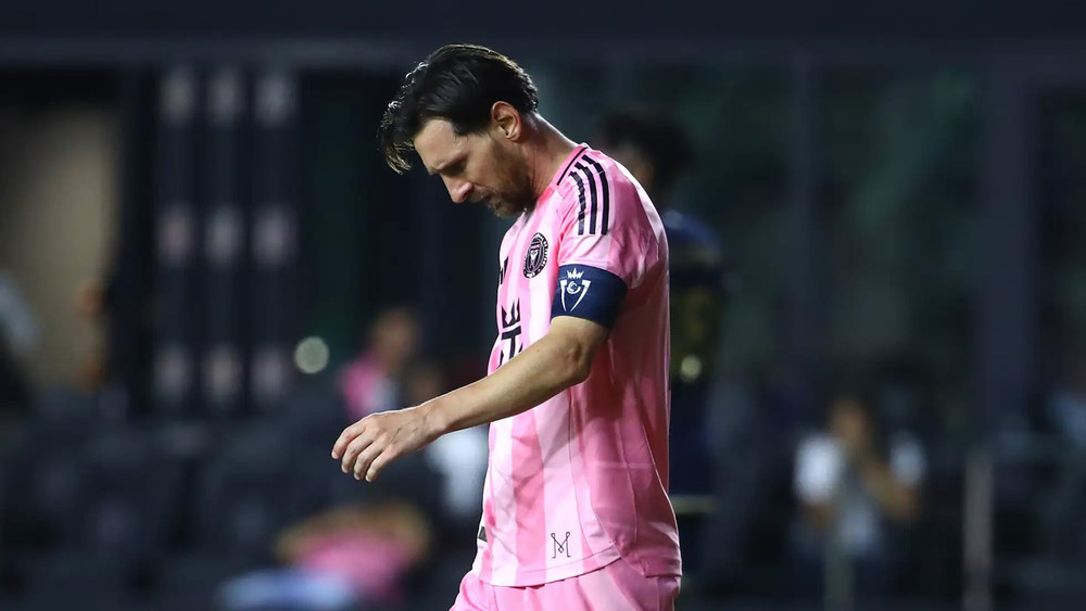 Messi thất vọng sau trận đấu. (Ảnh: Goal)