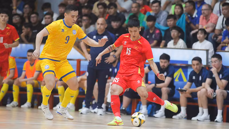 Đội tuyển futsal Việt Nam gỡ hòa sau khi bị dẫn trước. (Ảnh: VFF)