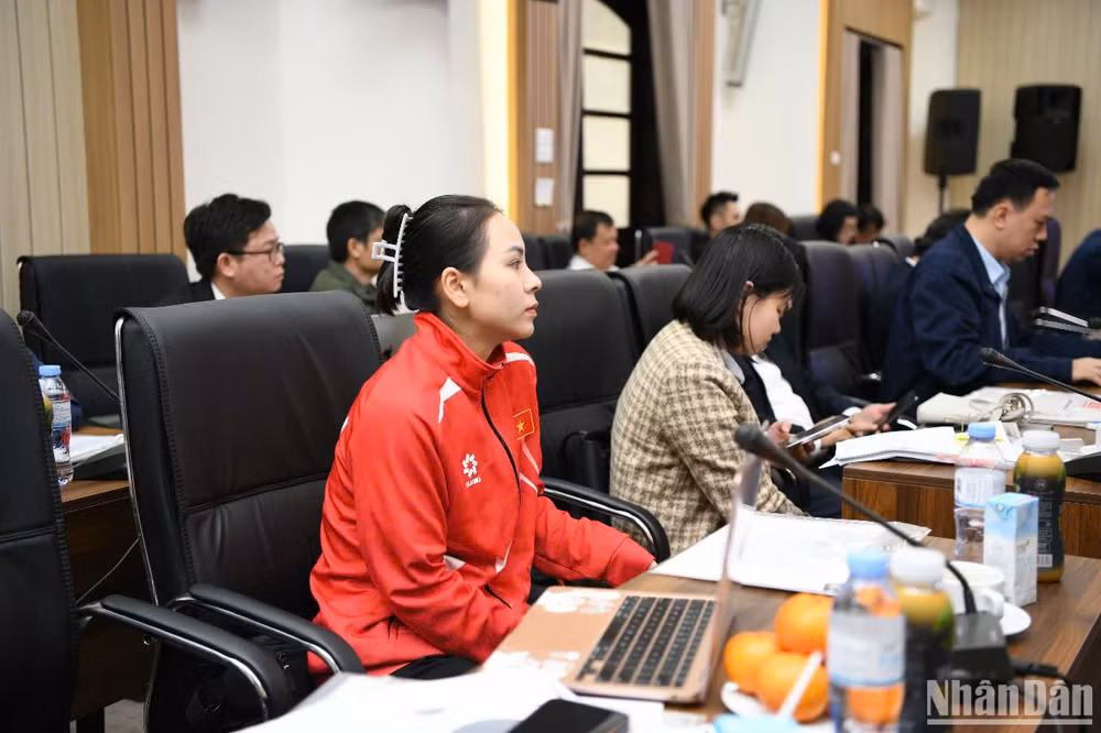 Vận động viên bắn súng Trịnh Thu Vinh góp mặt tại hội thảo.