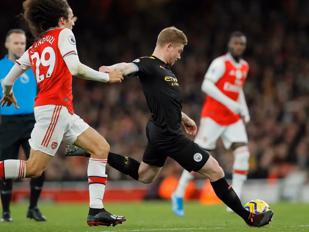 Dù bị tước đi một kiến tạo, De Bruyne đã ghi tới ba bàn vào lưới Arsenal mùa giải 2019-2020. (Ảnh: PremierLeague)