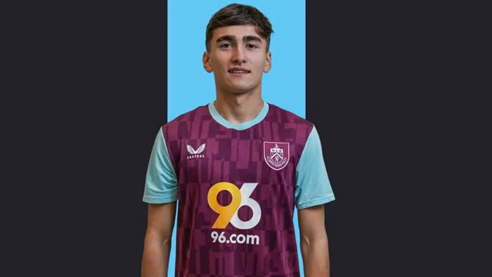 Hậu vệ Việt kiều Brandon Ly khoác áo Câu lạc bộ Burnley FC. (Ảnh: Burnley FC)