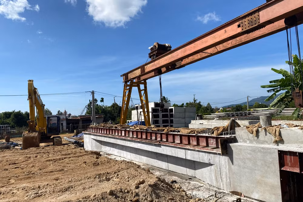 Trên công trường Dự án đường tránh quốc lộ 19 ở Gia Lai. Ảnh: BÁO ĐẦU TƯ