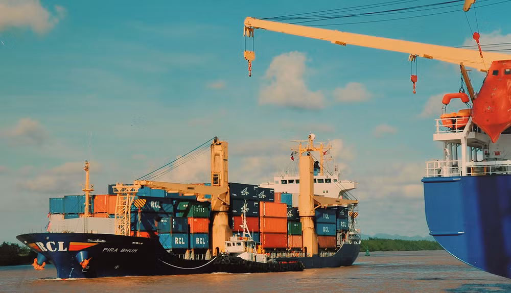 Giá cước vận tải tăng ảnh hưởng nhiều đến các doanh nghiệp xuất khẩu. Ảnh: NAM ANH