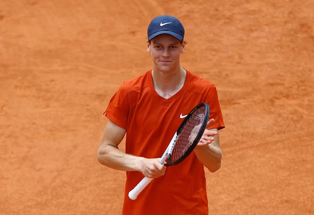 Sinner soán ngôi Djokovic