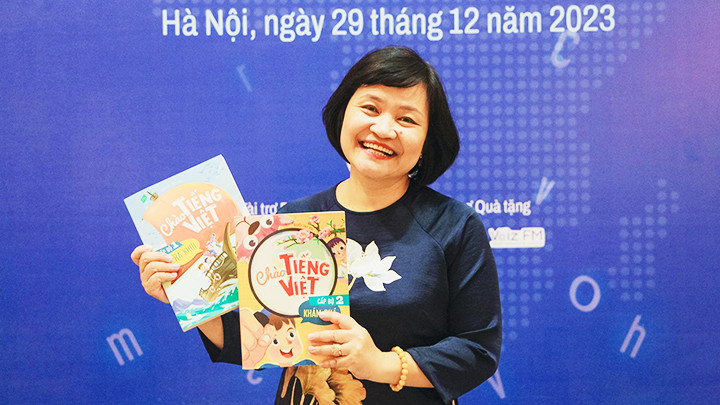 TS Thụy Anh và bộ sách “Chào Tiếng Việt”.