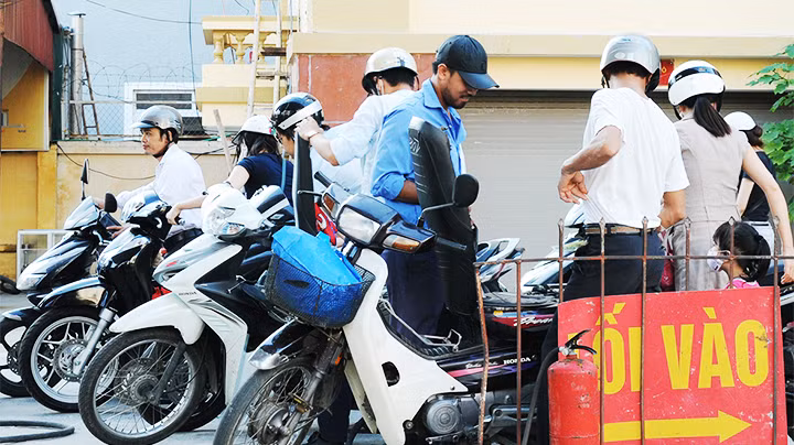 Hiện trên thị trường còn khoảng hơn 290 doanh nghiệp phân phối mặt hàng xăng, dầu. Ảnh: HẢI ANH