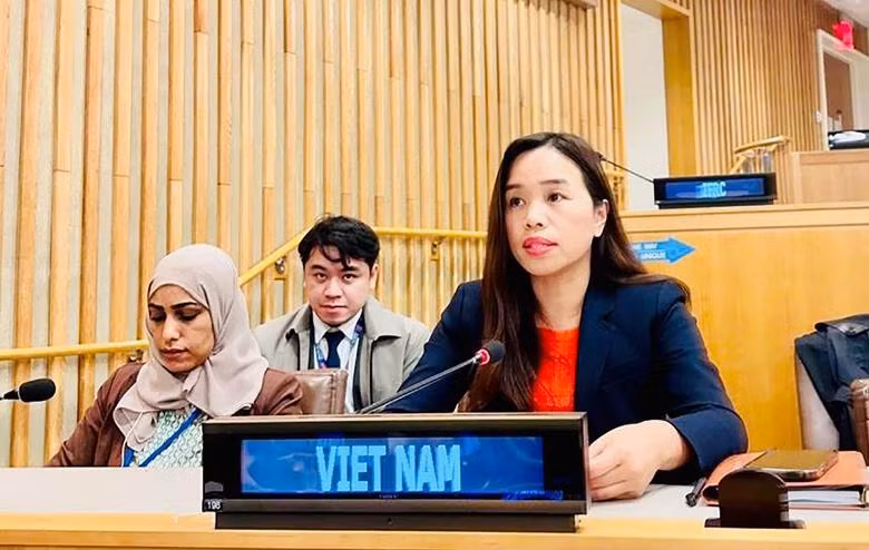 Tham tán Công sứ Lê Thị Minh Thoa, Phó Trưởng Phái đoàn thường trực Việt Nam tại LHQ phát biểu tại phiên họp (Nguồn: Báo Điện tử Đảng Cộng sản) 