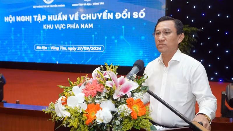 Giám đốc Sở Thông tin và Truyền thông tỉnh Bà Rịa-Vũng Tàu Đỗ Hữu Hiền phát biểu tại hội nghị.