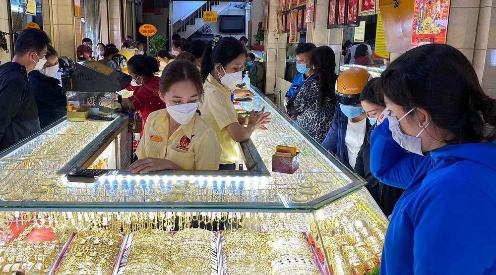 Ngân hàng Nhà nước Việt Nam đã có những động thái tích cực khi kịp thời đưa ra phương án chẩn trị "cơn sốt" giá vàng. 
