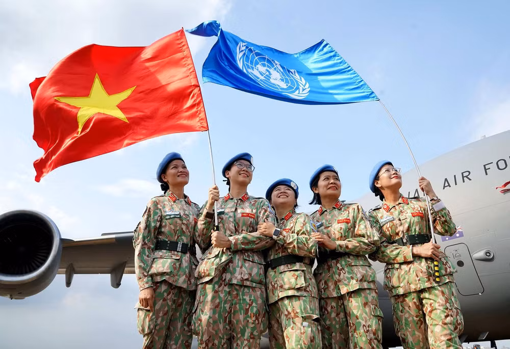 Các nữ chiến sĩ Bệnh viện dã chiến cấp 2 (số 3) lên đường đi làm nhiệm vụ gìn giữ hòa bình ở Nam Sudan. Ảnh: ĐỘC LẬP