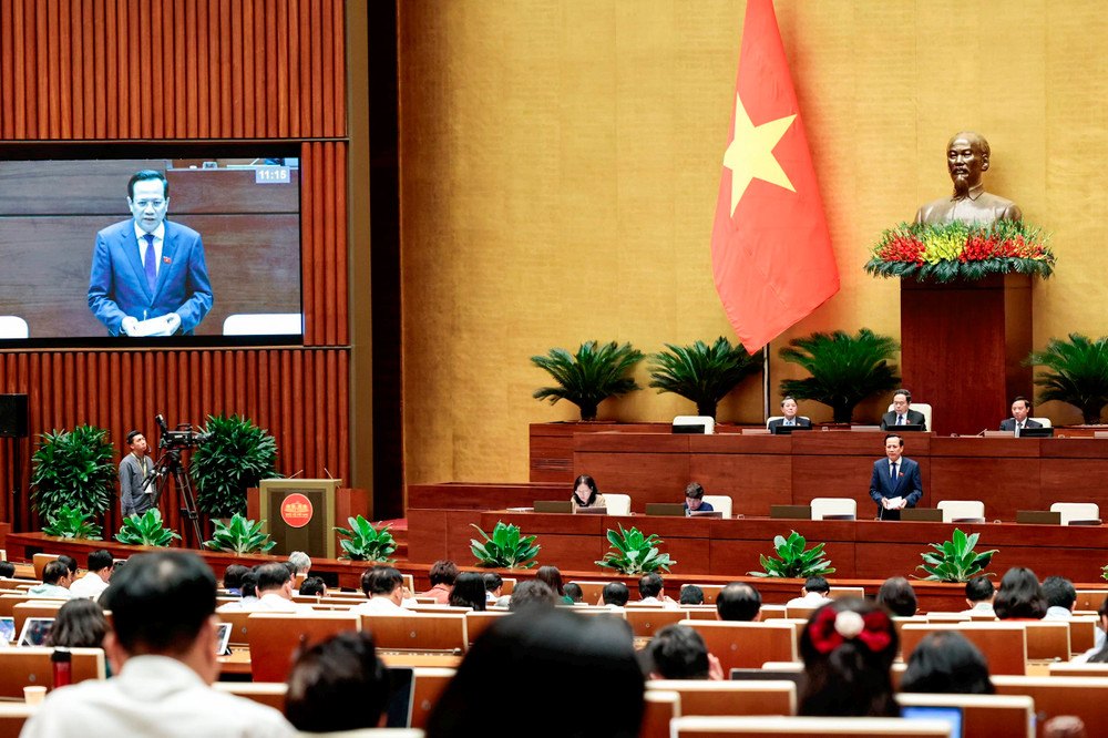 Quốc hội nghe báo cáo tiếp thu, chỉnh lý dự thảo Luật Bảo hiểm xã hội (sửa đổi). Ảnh: DUY LINH