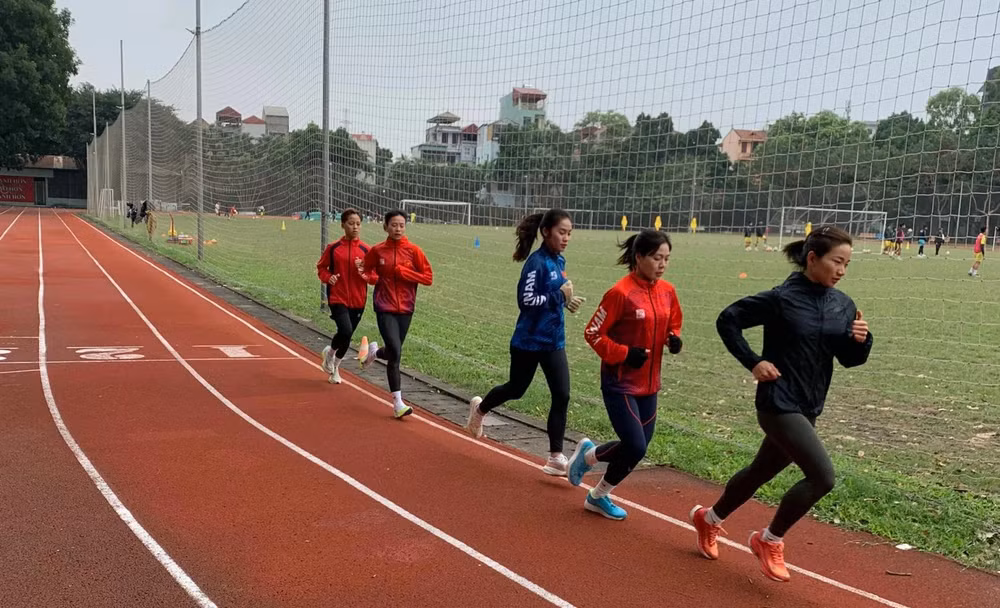 Đội tuyển điền kinh Việt Nam nỗ lực tập luyện hướng tới thành tích cao tại SEA Games 33.