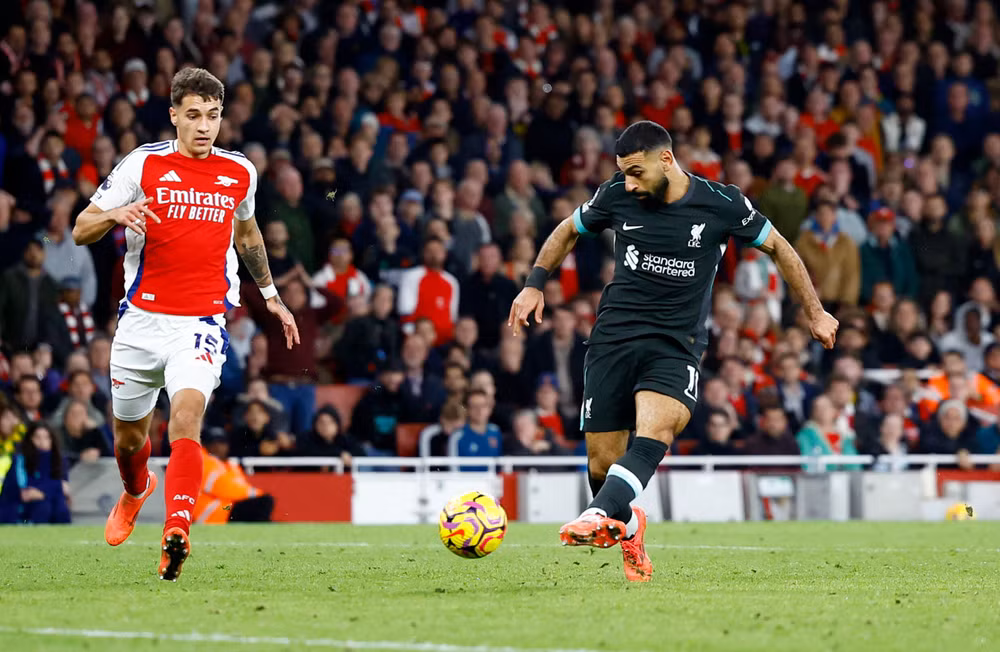 Mohamed Salah ghi bàn thắng thứ hai giúp Liverpool hòa 2-2 Arsenal. (Ảnh: Reuters)