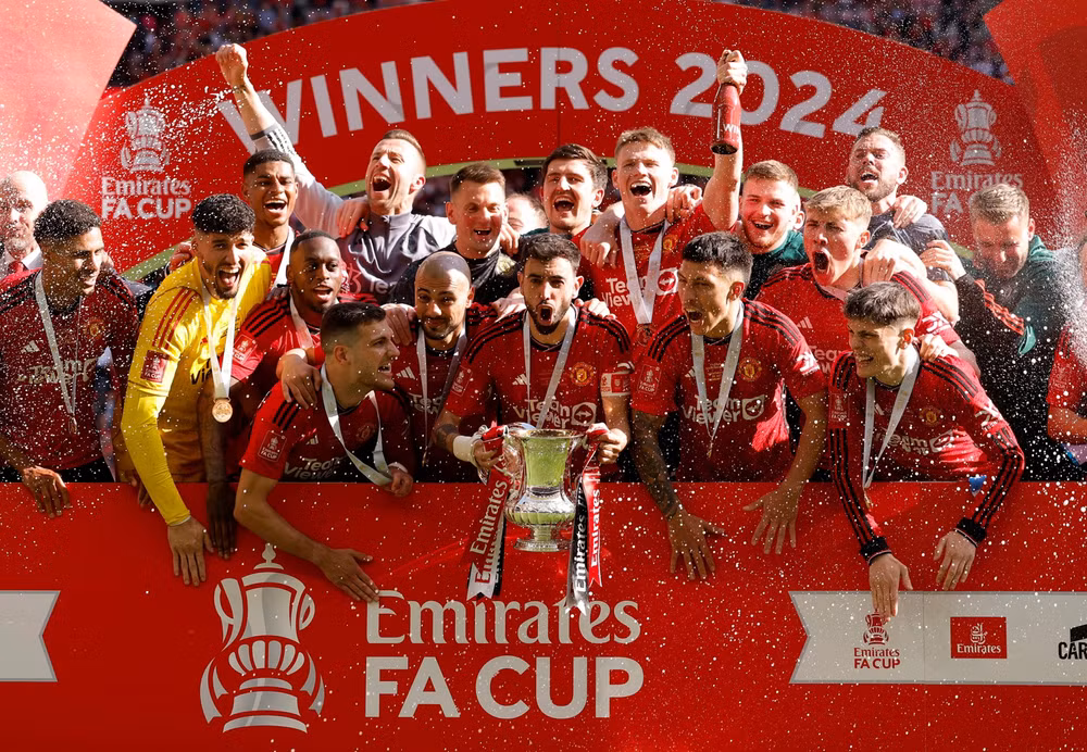 Những danh hiệu như cúp FA là không đủ để đáp ứng kỳ vọng của người hâm mộ. (Ảnh: Guardian)