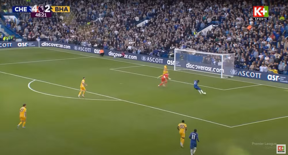 Pha bỏ lỡ không tưởng của Jackson sau đường chuyền dọn cỗ của Palmer. (Ảnh: K+Sports)