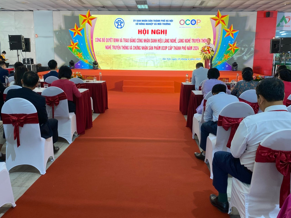 Quang cảnh hội nghị. Quang cảnh hội nghị.