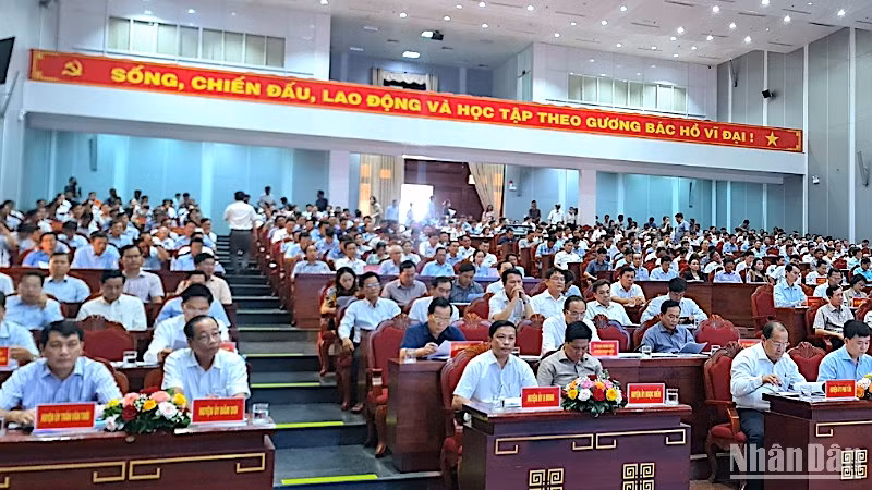 Hội nghị phát triển kinh tế tập thể tỉnh Cà Mau quy tụ gần 500 đại biểu là chuyên gia, lãnh đạo quản lý các cấp từ tỉnh đến cơ sở.