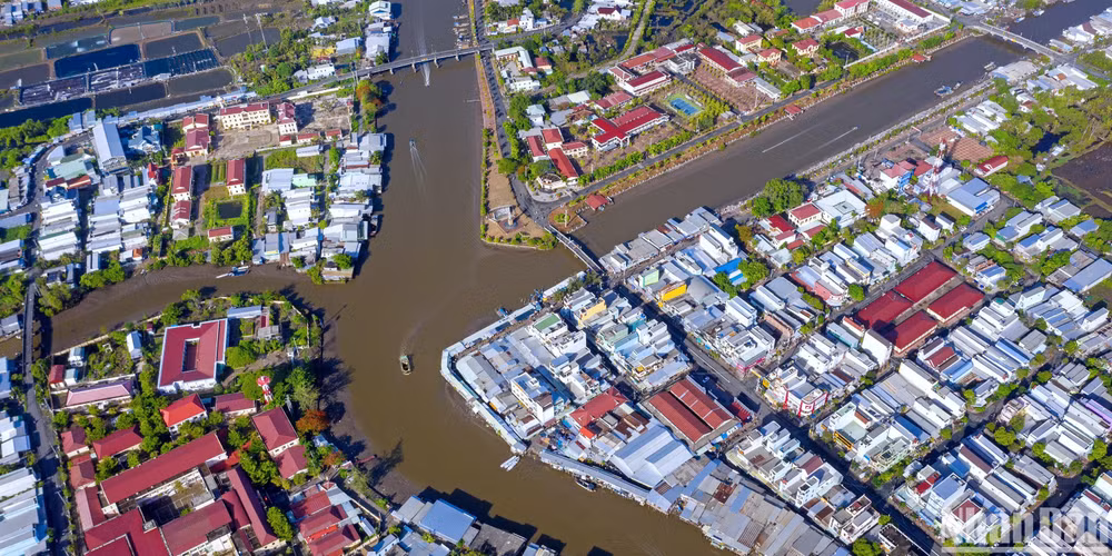 Một góc quê hương Đầm Dơi (tỉnh Cà Mau) khang trang, đổi mới.