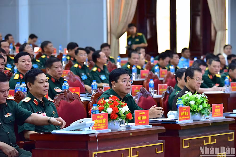 Các đại biểu tham dự khai mạc diễn tập khu vực phòng thủ tỉnh Cà Mau.