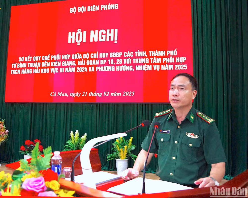 Đại tá Vũ Văn Hưng, Phó Tham mưu trưởng Bộ đội Biên phòng Việt Nam phát biểu tại hội nghị.