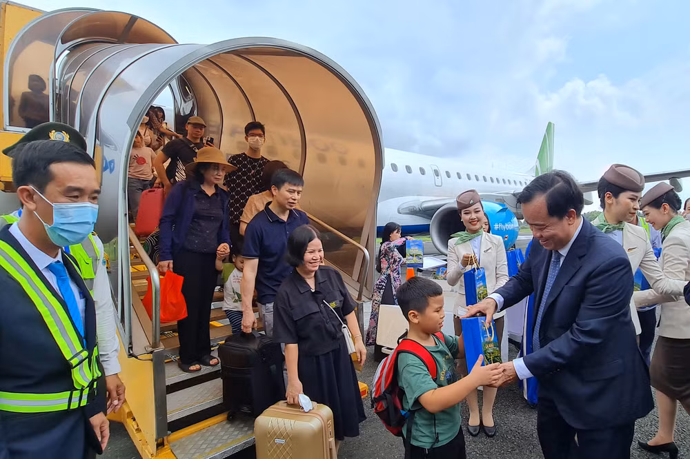 Đường bay thẳng 2 chiều Hà Nội-Cà Mau kết nối khách du lịch từ Thủ đô và nhiều tỉnh phía bắc đến Cà Mau vào dịp lễ.