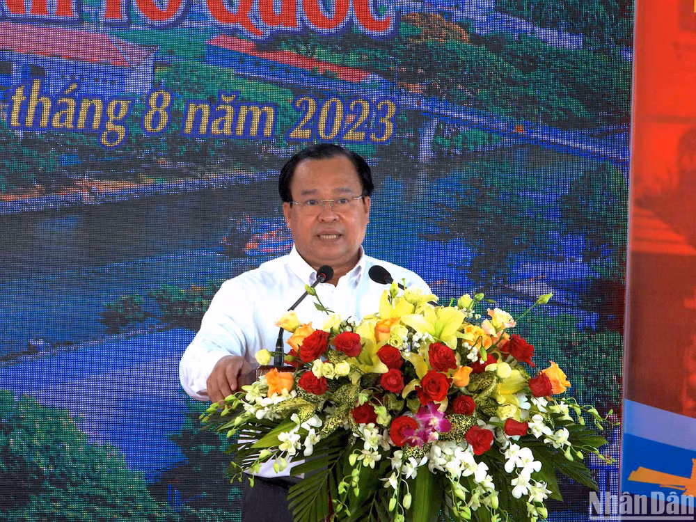 Phó Chủ tịch Ủy ban nhân dân tỉnh Cà Mau Nguyễn Minh Luân phát lời kêu các tầng lớp nhân dân trong tỉnh chung tay bảo vệ an ninh trật tự.