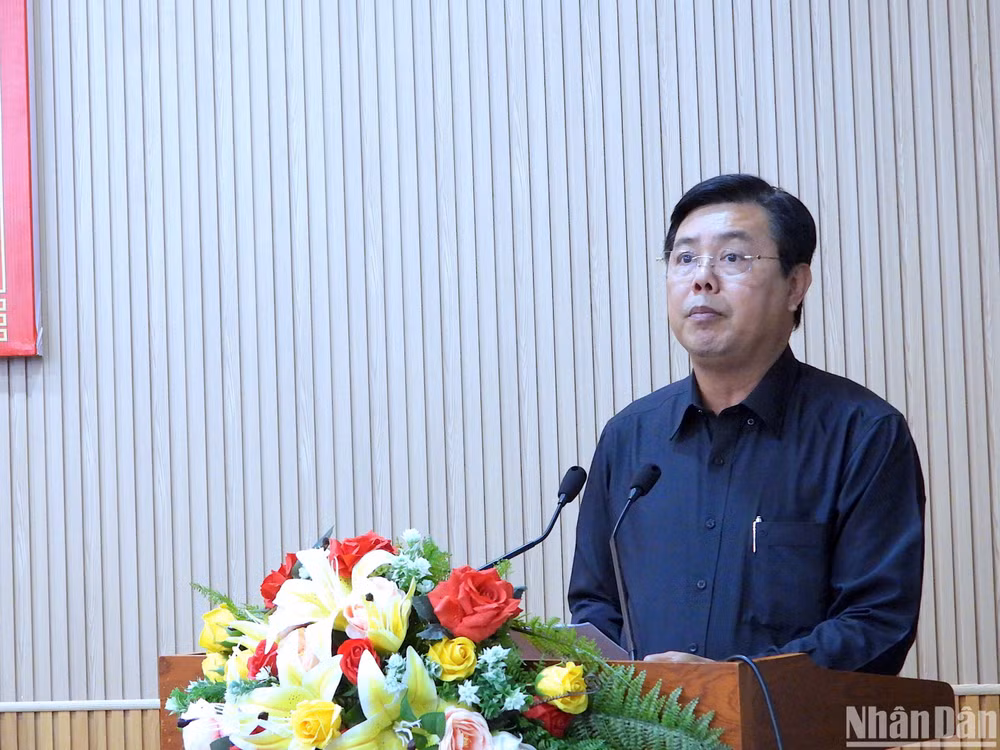 Ủy viên Trung ương Đảng, Bí thư Tỉnh ủy, Chủ tịch Hội đồng nhân dân tỉnh Cà Mau Nguyễn Tiến Hải phát biểu chỉ đạo tại hội nghị.