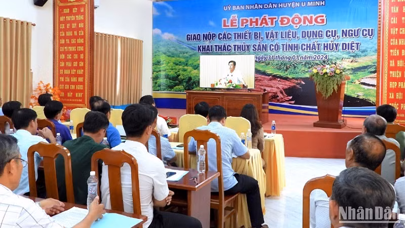 Lễ phát động toàn dân giao nộp xung điện, kích điện ở miệt rừng U Minh hạ vào chiều 31/1.