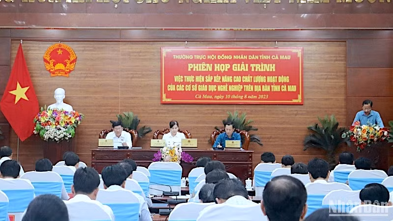 Phiên họp giải trình của Thường trực Hội đồng nhân dân tỉnh Cà Mau vào chiều 10/8.