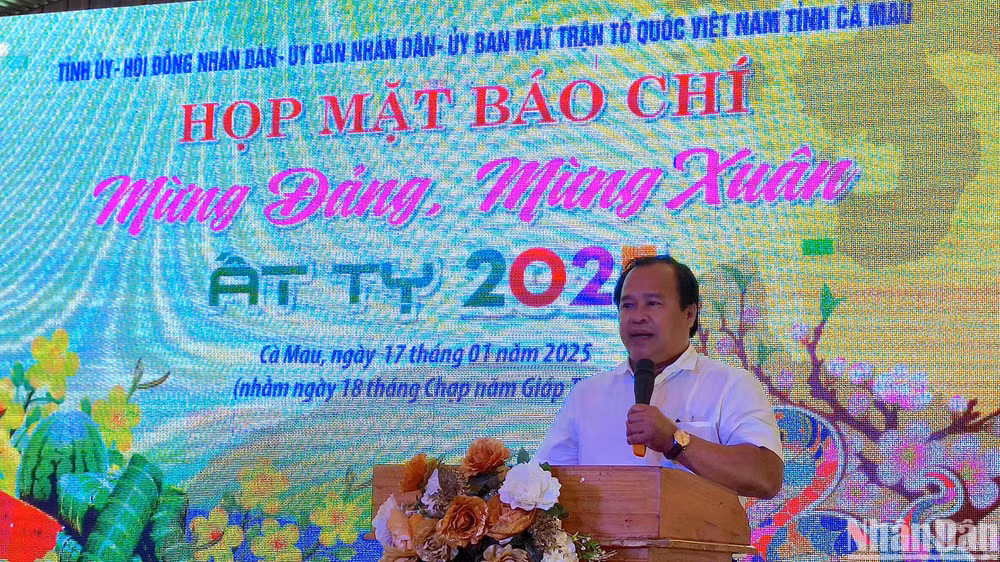 Phó Chủ tịch Ủy ban nhân dân tỉnh Cà Mau Nguyễn Minh Luân phát biểu tại buổi họp mặt.