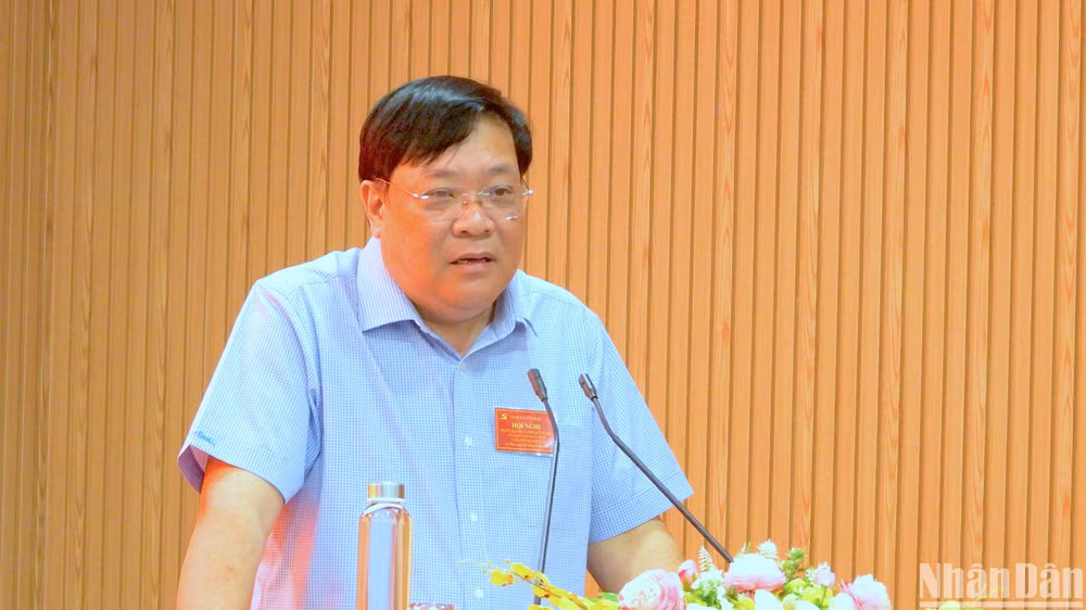 Chủ tịch Ủy ban nhân dân tỉnh Cà Mau Phạm Thành Ngại phát biểu tại hội nghị.