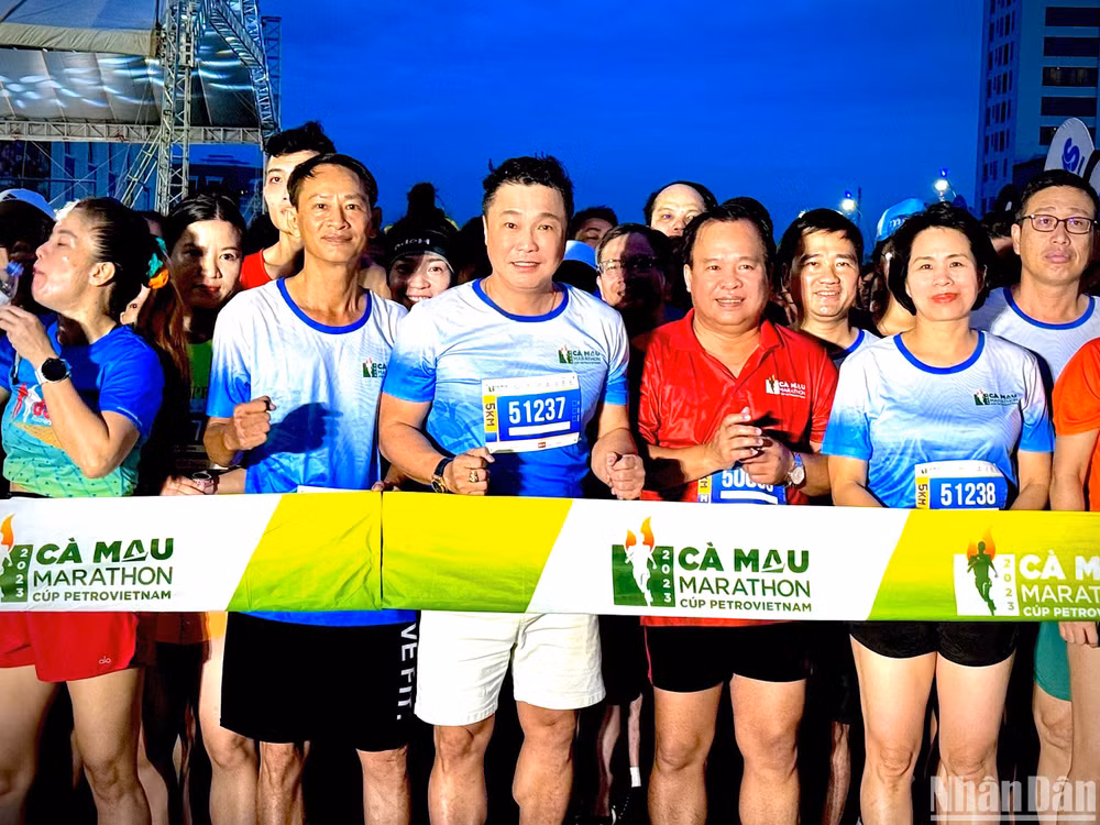 Giải đua Marathon về chủ đề “Hương rừng U Minh” tại Cà Mau có sự tham gia của một số diễn viên nổi tiếng.