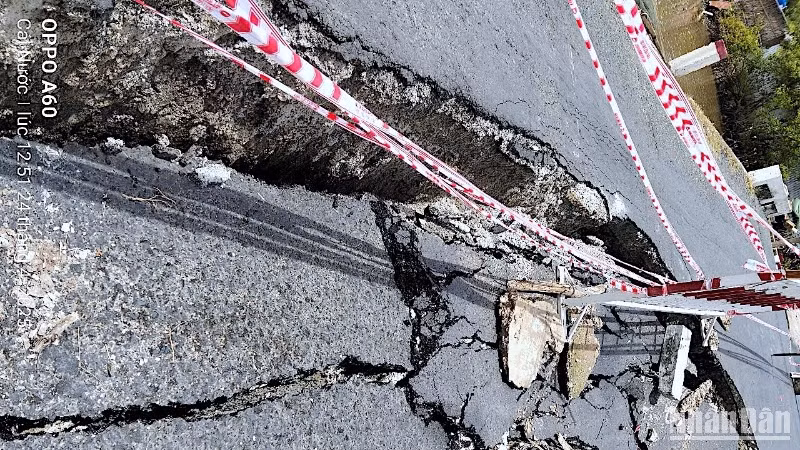 Mặt đường cống Bào Tròn bị sụp lún nặng không bảo đảm an toàn cho xe lưu thông.