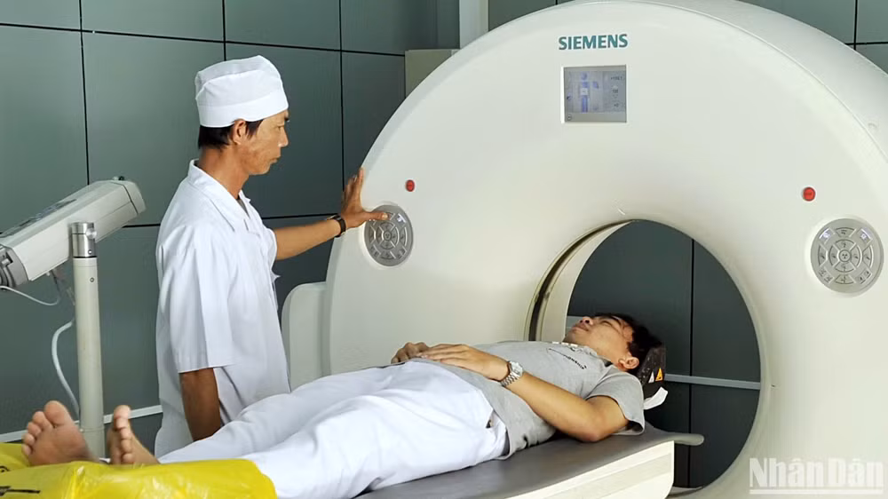 Cà Mau quan tâm đầu tư máy móc, thiết bị..., đáp ứng ngày càng tốt hơn nhu cầu chăm sóc sức khỏe cho người dân.