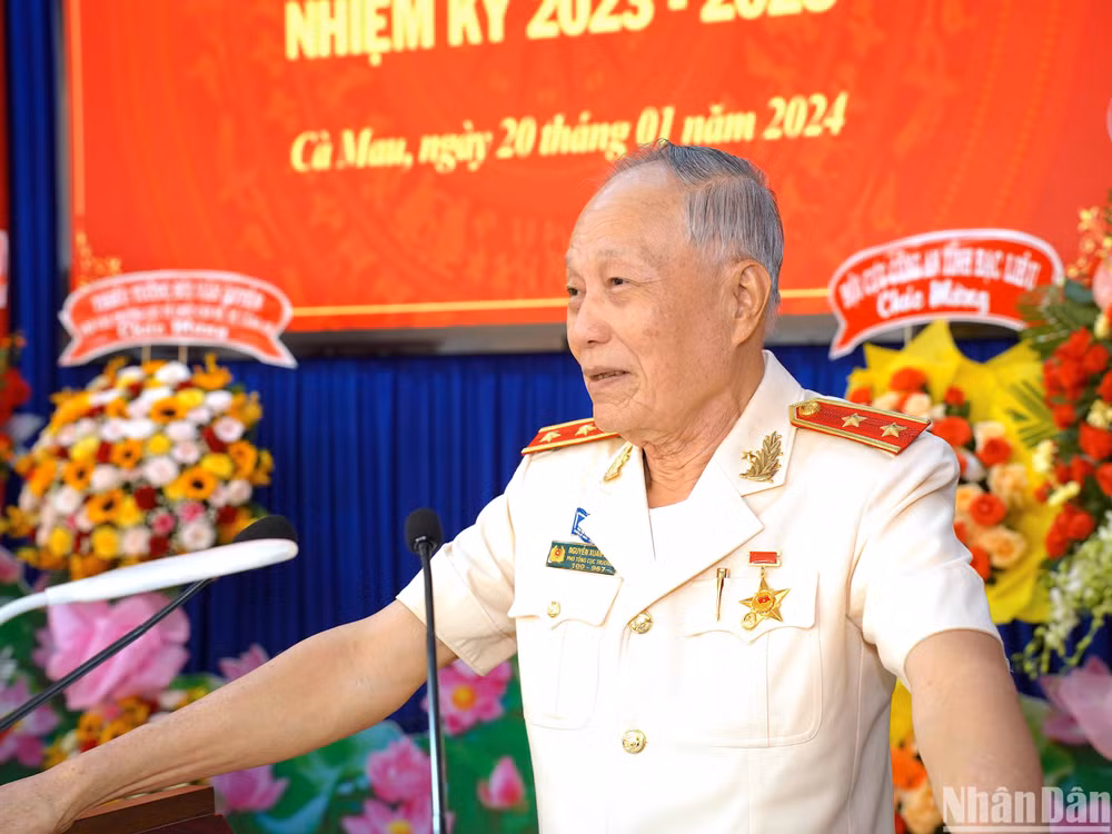 Trung tướng Nguyễn Xuân Xinh, Anh hùng Lực lượng vũ trang nhân dân, Ủy viên Ban Thường vụ Hội Cựu Công an nhân dân Việt Nam, phát biểu chỉ đạo tại đại hội.