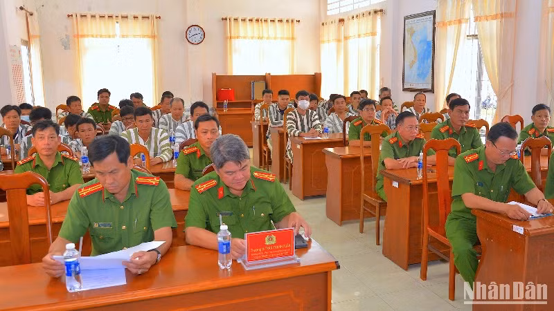 Các phạm nhân chờ nghe công bố quyết định đặc xá của Chủ tịch nước.