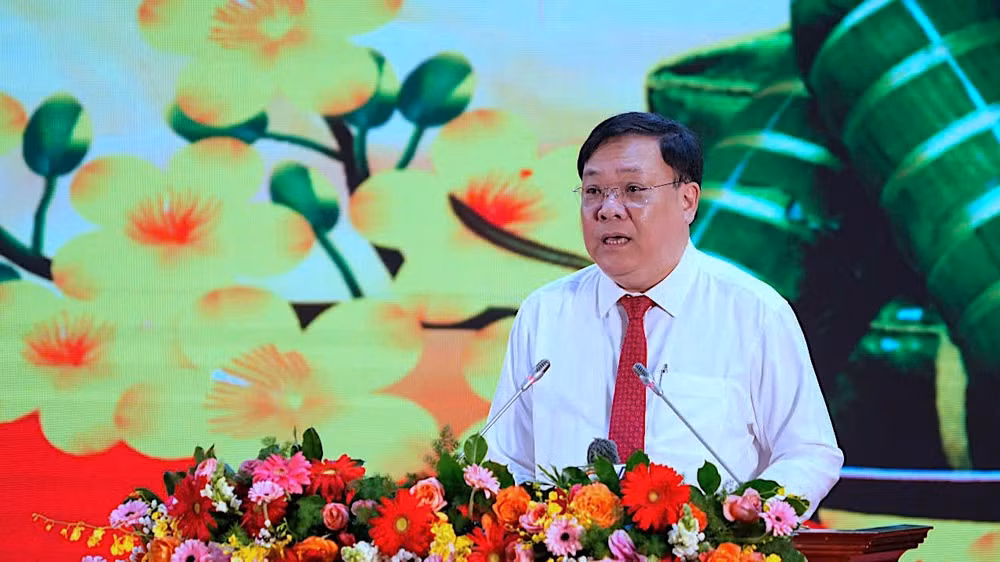 Chủ tịch Ủy ban nhân dân tỉnh Cà Mau Phạm Thành Ngại đọc diễn văn ôn lại truyền thống vẻ vang 95 năm Ngày thành lập Đảng Cộng sản Việt Nam.