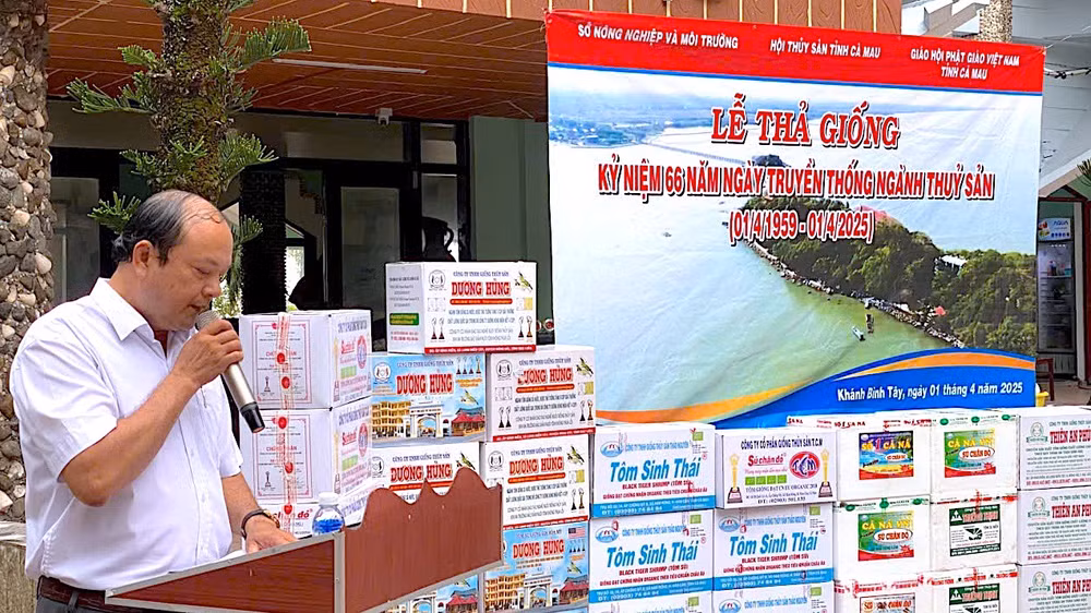 Lễ thả con giống kỷ niệm Ngày truyền thống ngành Thủy sản Việt Nam tổ chức tại Cà Mau vào sáng 1/4.