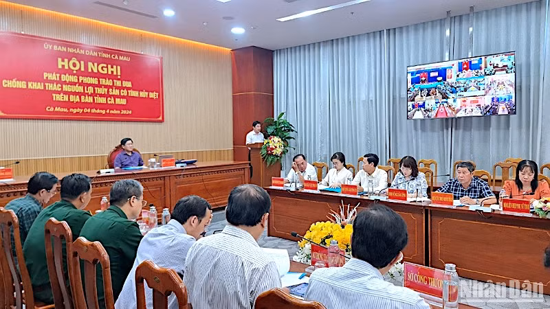 Cà Mau hội nghị phát động phong trào thi đua chống khai thác nguồn lợi thủy sản có tính chất hủy diệt.