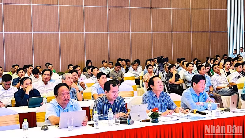 Các hội thảo chuyên đề về ngành tôm trong ngày 12/12 nhận được sự quan tâm của nhà nông và nhiều chuyên gia tham dự.