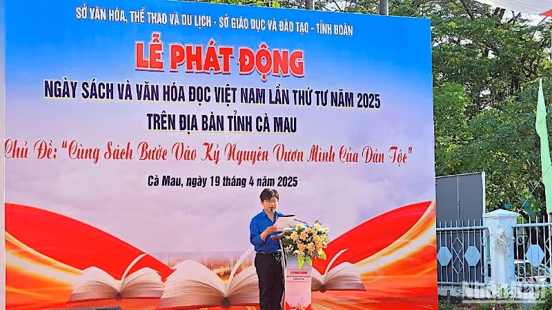Lễ phát động "Ngày sách và Văn hóa đọc" tại Cà Mau vào sáng 19/4. 