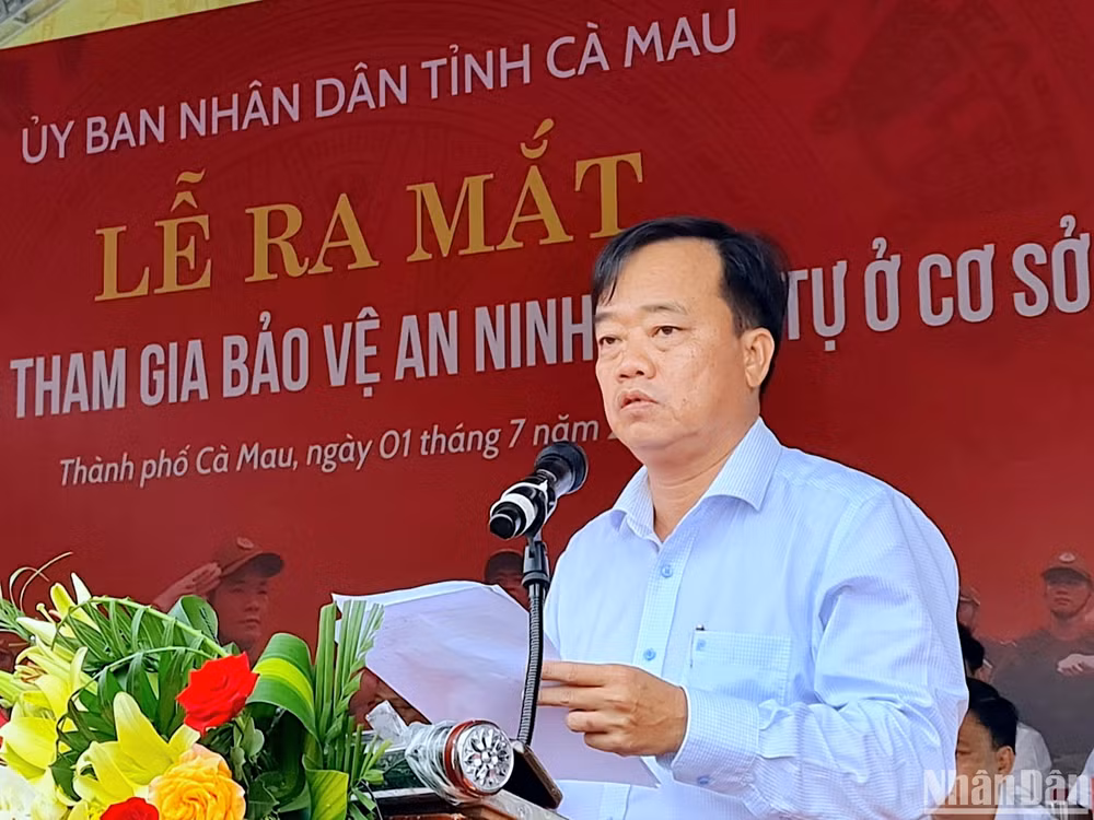 Ủy viên dự khuyết Trung ương Đảng, Chủ tịch Ủy ban nhân dân tỉnh Cà Mau Huỳnh Quốc Việt phát biểu tại lễ thành lập lực lượng an ninh, trật tự ở cơ sở.