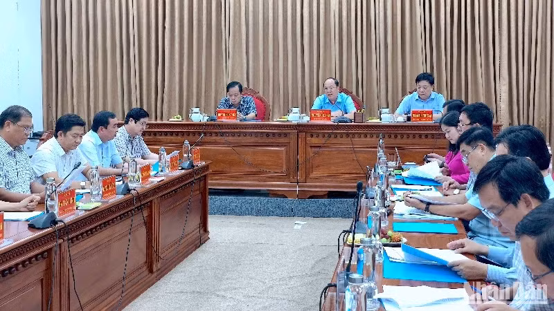 Lãnh đạo tỉnh Cà Mau và Bạc Liêu họp bàn "chốt" phương án về trụ sở làm việc và nhà công vụ.